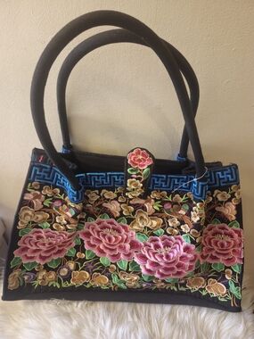 Embroidered Floral Tote Handbag in Black and Pink